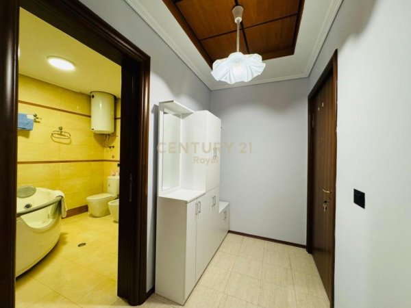 Tirane, jepet me qera apartament 2+1+Ballkon Kati 9, 100 m² 900 € (liqeni artificial, art tubina)