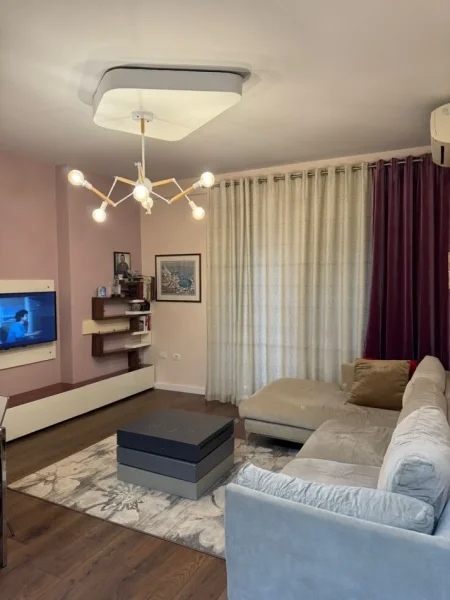 Tirane, jepet me qera apartament 1+1 Kati 2, 68 m² 600 € (Liqeni Thate)