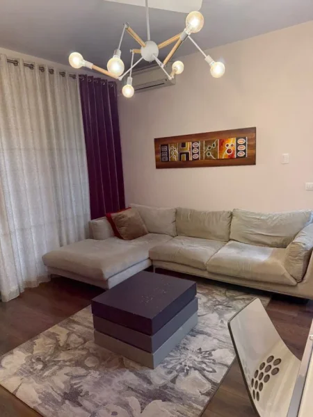 Tirane, jepet me qera apartament 1+1 Kati 2, 68 m² 600 € (Liqeni Thate)