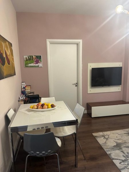 Tirane, jepet me qera apartament 1+1 Kati 2, 68 m² 600 € (Liqeni Thate)
