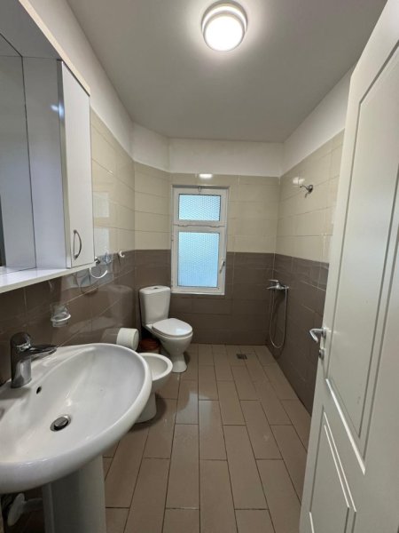 Tirane, shitet apartament 2+1 Kati 2, 73 m² 135.000 € (Oxhaku)