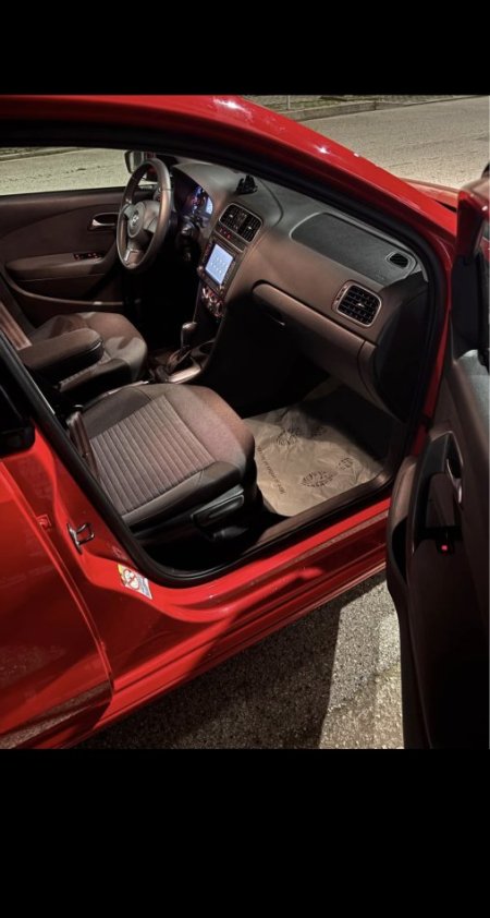 Kavaje, shes makine Vw polo Nafte, e kuqe automatik Kondicioner 175.000 km 6.500 €