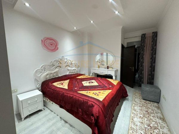 Tirane, jepet me qera apartament 2+1+Aneks+Ballkon Kati 6, 91 m² 600 € (Unaza e Re)