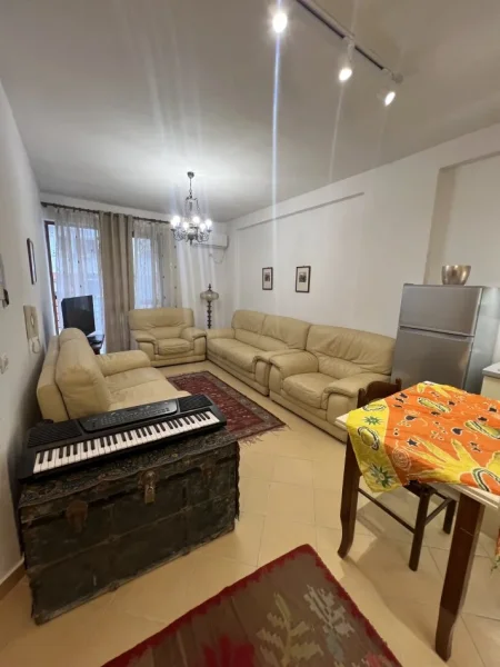 Tirane, jap me qera apartament 1+1+Ballkon Kati 6, 52 m² 400 € (yzberishte)