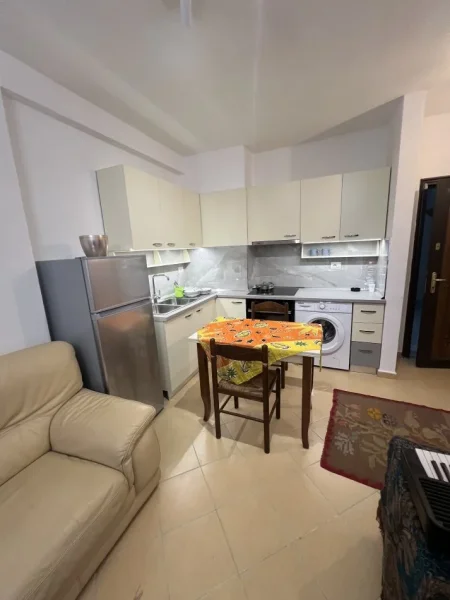 Tirane, jap me qera apartament 1+1+Ballkon Kati 6, 52 m² 400 € (yzberishte)