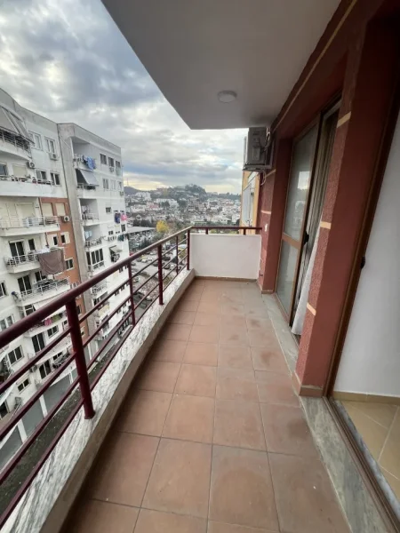 Tirane, jap me qera apartament 1+1+Ballkon Kati 6, 52 m² 400 € (yzberishte)
