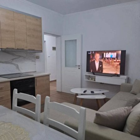 Gjirokaster jepet  me qera apartament 2+1+Ballkon Kati 3, 78 m² 50 € (18 shtatori)