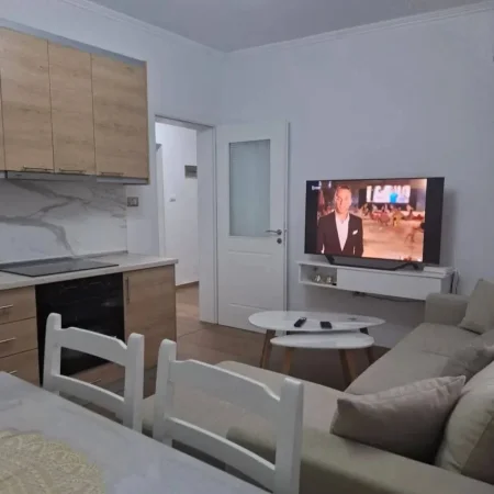 Gjirokaster jepet  me qera apartament 2+1+Ballkon Kati 3, 78 m² 50 € (18 shtatori)