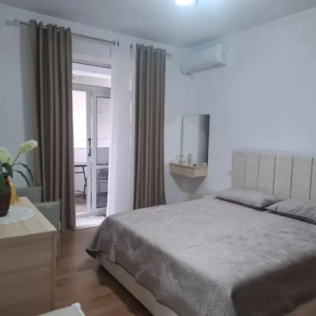 Gjirokaster jepet  me qera apartament 2+1+Ballkon Kati 3, 78 m² 50 € (18 shtatori)