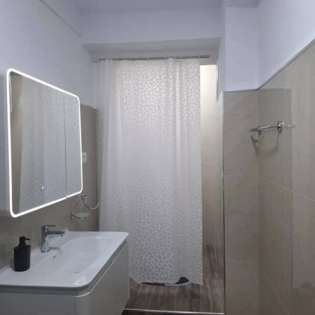 Gjirokaster jepet  me qera apartament 2+1+Ballkon Kati 3, 78 m² 50 € (18 shtatori)