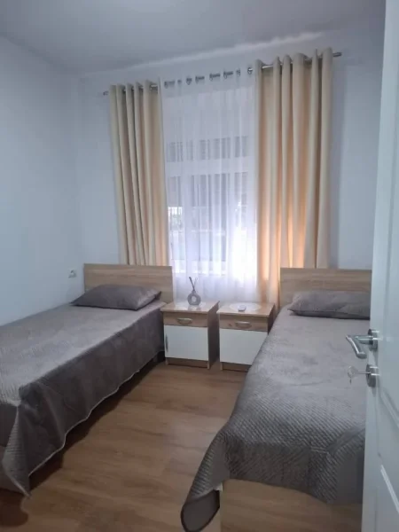 Gjirokaster jepet  me qera apartament 2+1+Ballkon Kati 3, 78 m² 50 € (18 shtatori)