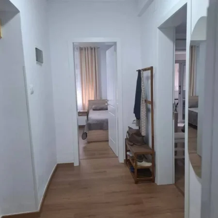 Gjirokaster jepet  me qera apartament 2+1+Ballkon Kati 3, 78 m² 50 € (18 shtatori)