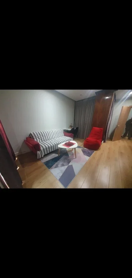 Tirane, jepet me qera garsonier 1+1 Kati 5, 42 m² 350 € 