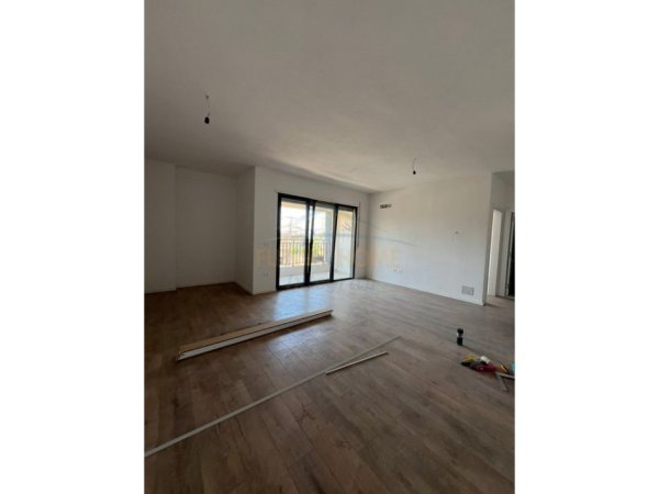Tirane, shitet apartament 1+1+Aneks+Ballkon Kati 1, 79 m² 145.600 € (Kompleksi Ndregjoni)