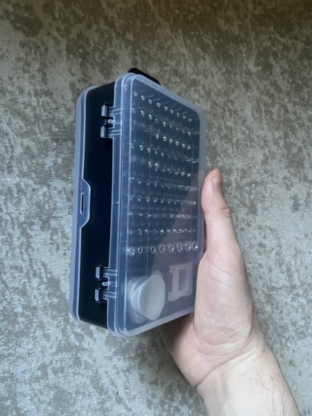 Tirane, shes Set kacavidash magnetike 30 mij lek