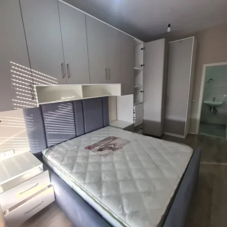 Kompleksi Mangalem, jap  2+1 te mobiluar, 50000 Leke/muaji(i panegociueshem)