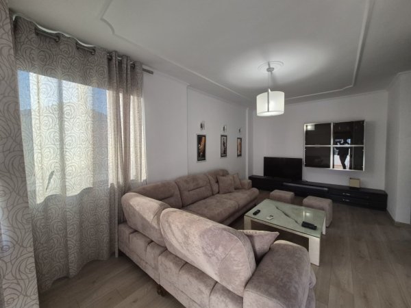 Tirane, jepet me qera apartament 1+1+Aneks+Ballkon Kati 3, 75 m² 700 € (Bulevardi zog 1)