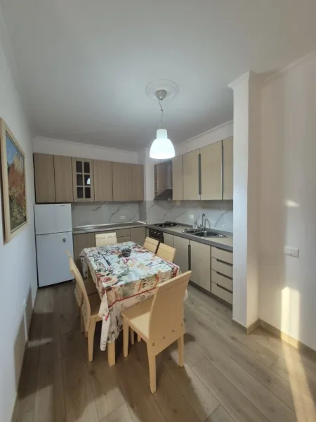 Tirane, jepet me qera apartament 1+1+Aneks+Ballkon Kati 3, 75 m² 700 € (Bulevardi zog 1)