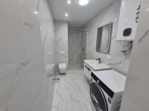 Tirane, jepet me qera apartament 1+1+Aneks+Ballkon Kati 3, 75 m² 700 € (Bulevardi zog 1)