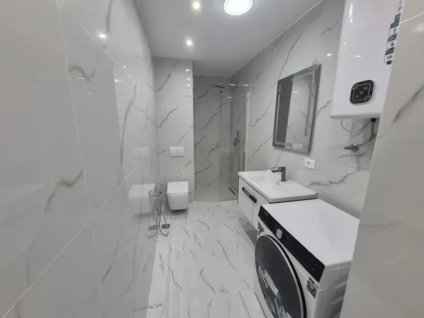 Tirane, jepet me qera apartament 1+1+Aneks+Ballkon Kati 3, 75 m² 700 € (Bulevardi zog 1)