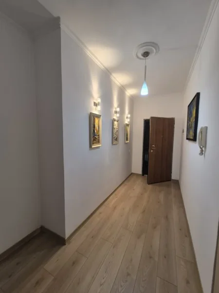 Tirane, jepet me qera apartament 1+1+Aneks+Ballkon Kati 3, 75 m² 700 € (Bulevardi zog 1)