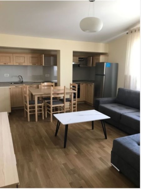 Tirane, jepet me qera Vile 2+1+Ballkon Kati 3, 100 m² 600 € (Inxhinieria e Ndertimit/Rr.Studenti)