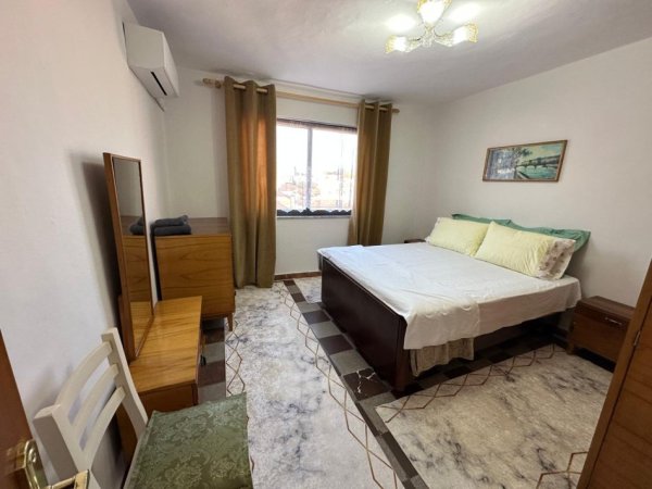 Tirane, jepet me qera apartament 2+1 Kati 5, 75 m² 600 € (Shkolla e Kuqe)