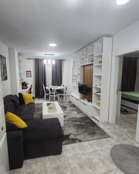 Tirane, jepet me qera apartament 1+1+Ballkon Kati 6, 65 m² 660 € (Pranë Lulishtes,Komuna Parisit ,Tiranë)