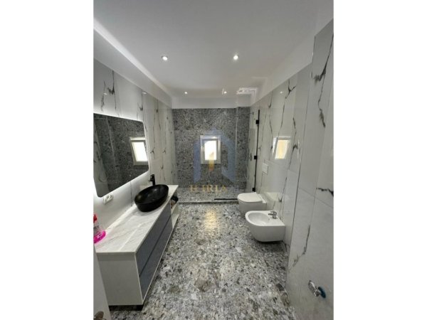 Tirane, jap me qera apartament 1+1+Ballkon Kati 3, 77 m² 700 € (Farke Lake Land Residence)