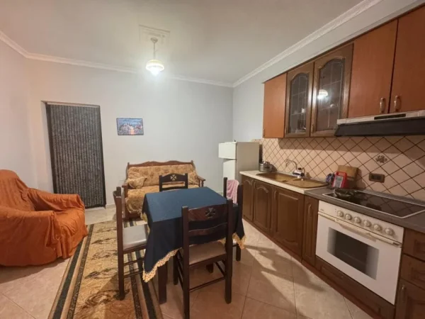 Tirane, jepet me qera apartament 1+1+Ballkon Kati 2, 65 m² 250 € (rruga osbe)