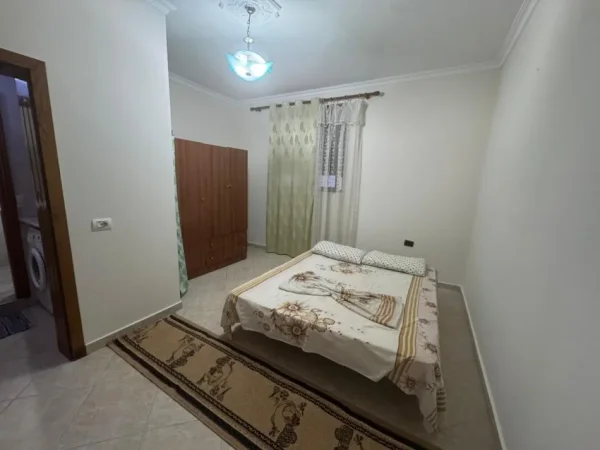 Tirane, jepet me qera apartament 1+1+Ballkon Kati 2, 65 m² 250 € (rruga osbe)