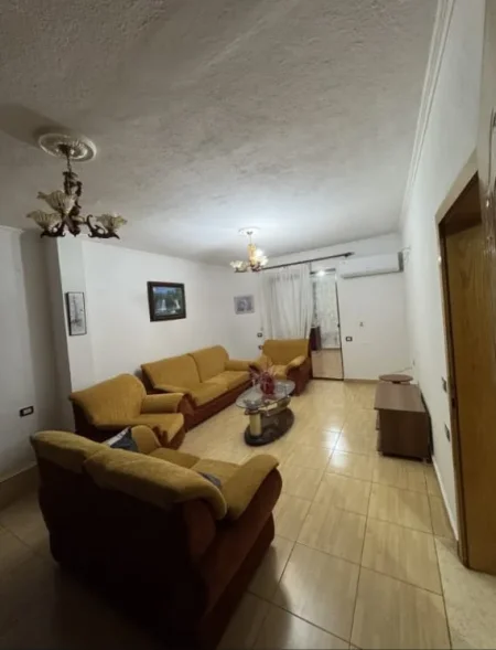 Tirane, jepet me qera apartament 2+1 Kati 2, 450 € 