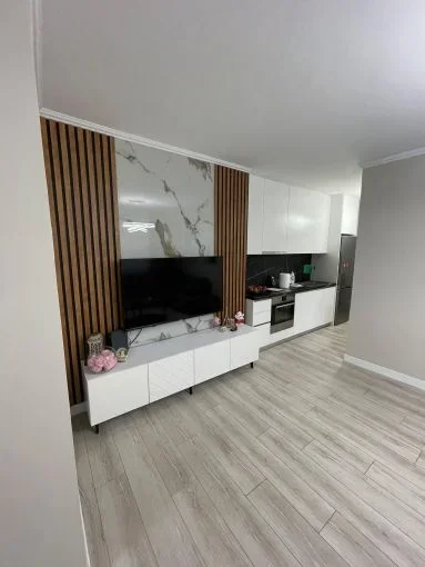 Tirane, jepet me qera apartament 1+1 Kati 4, 70 m² 900 € (rruga e kosovareve)