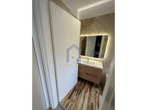Tirane, jap me qera apartament 3+1+Ballkon Kati 2, 125 m² 1.200 € (Farke LAKE LAND RESIDENCE)