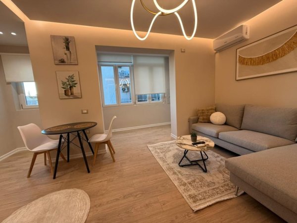 Tirane, shitet apartament 1+1 , (Stacioni i Trenit)
