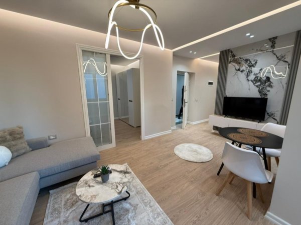 Tirane, shitet apartament 1+1 , (Stacioni i Trenit)