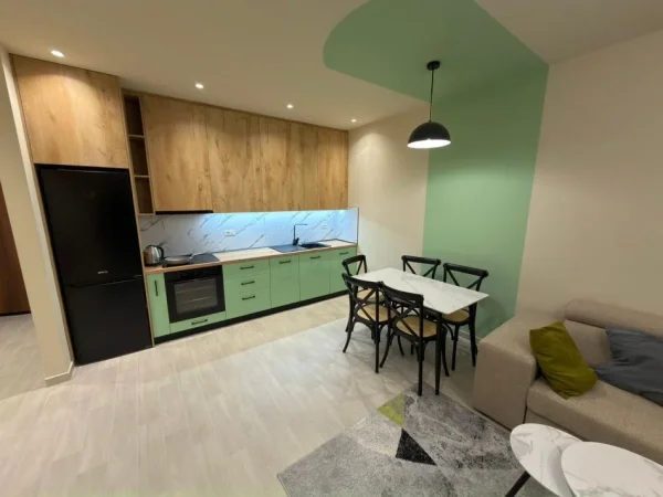 Tirane, jepet me qera apartament 1+1 , 550 € 