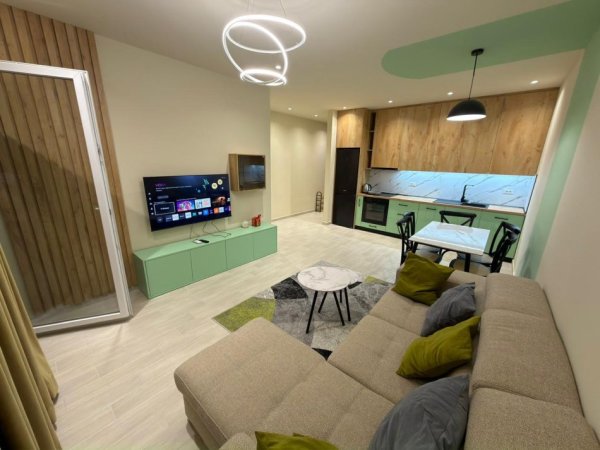 Tirane, jepet me qera apartament 1+1 , 550 € 