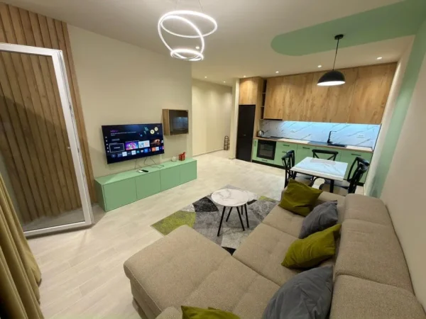 Tirane, jepet me qera apartament 1+1 , 550 € 