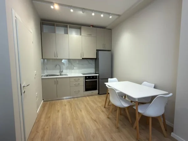 Tirane, jepet me qera apartament 1+1+Ballkon Kati 2, 66 m² 500 € (Astir)