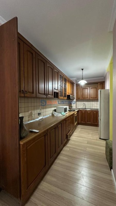 Tirane, jepet me qera apartament 2+1+Ballkon , 85 m² 590 € (Don Bosko)