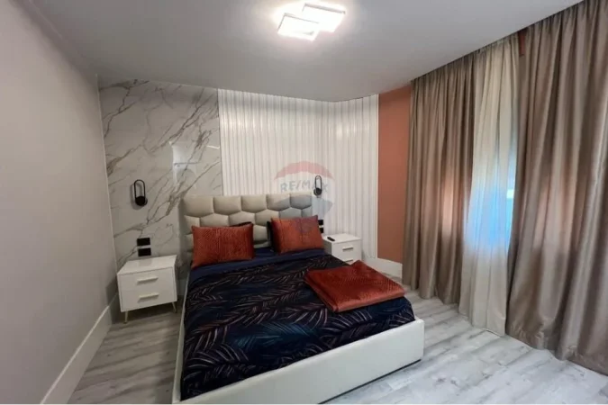 Tirane, jepet me qera apartament 2+1 , 123 m² 2.000 € (Blloku)