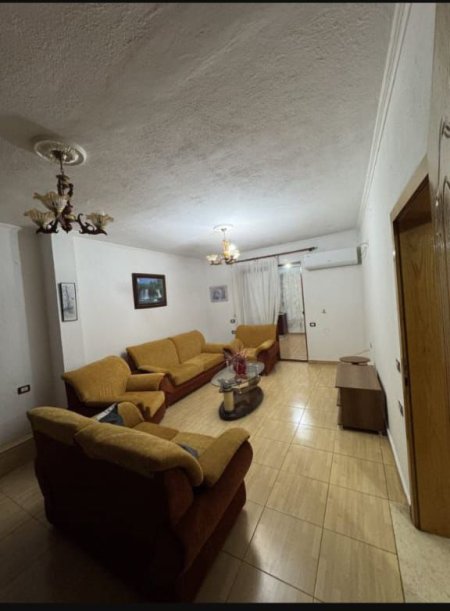 Tirane, jepet me qera apartament 1+1 Kati 2, 125 m² 450 €