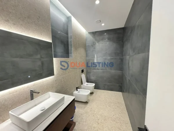 Tirane, jepet me qera Vile 4+1+Ballkon , 425 m² 5.000 € (Liqeni i Thate)