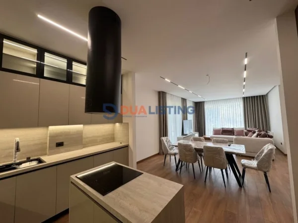Tirane, jepet me qera Vile 4+1+Ballkon , 425 m² 5.000 € (Liqeni i Thate)