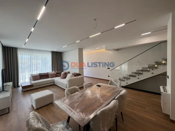 Tirane, jepet me qera Vile 4+1+Ballkon , 425 m² 5.000 € (Liqeni i Thate)