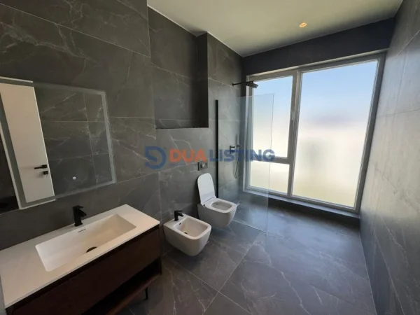 Tirane, jepet me qera Vile 4+1+Ballkon , 425 m² 5.000 € (Liqeni i Thate)