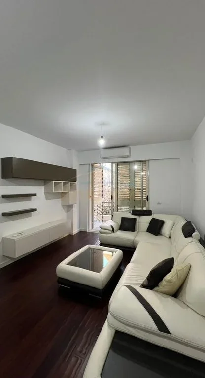 Tirane, shitet apartament 1+1+Ballkon Kati 1, 68 m² 110.000 € (Fresku)
