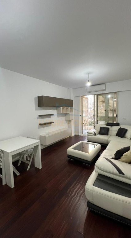 Tirane, shitet apartament 1+1+Ballkon Kati 1, 68 m² 110.000 € (Fresku)