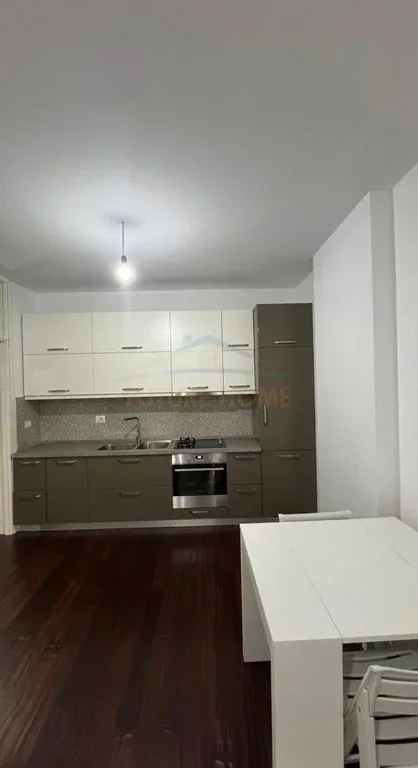 Tirane, shitet apartament 1+1+Ballkon Kati 1, 68 m² 110.000 € (Fresku)